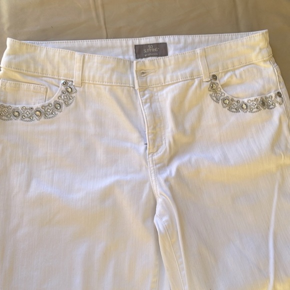 Chico's So Slimming White Embellished jeans rhinestone like new - Picture 2 of 7